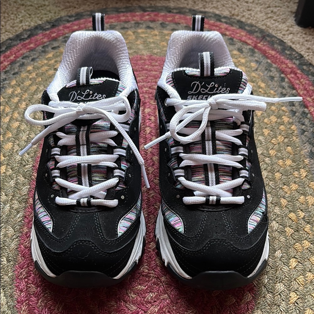 Skechers D'Lites Black & White Sneakers. Women’s Size 9 Like NEW - Picture 2 of 11